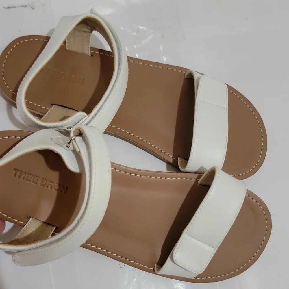 THEE BRON White Ankle Strap Flat Sandals‎ Little Girls Size 4